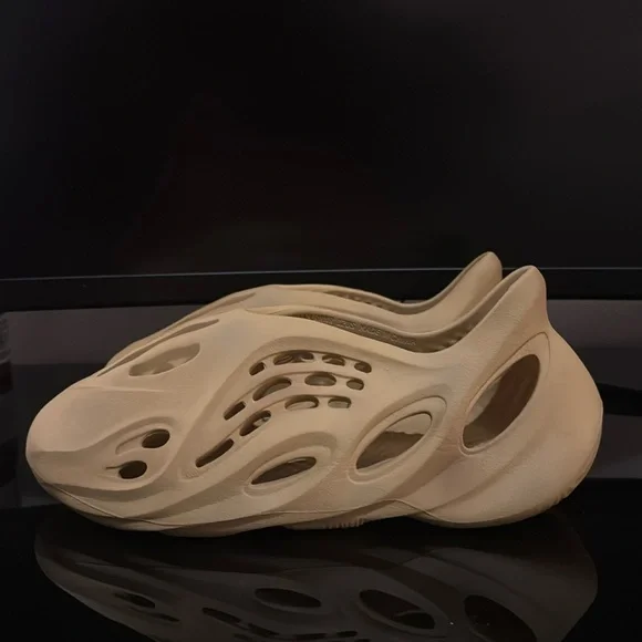 adidas Yeezy Foam RNR - Picture 1 of 6